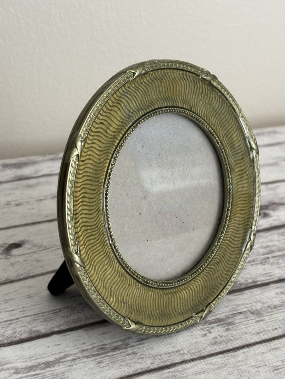 Ashleigh Manor Small Round Picture Frame Gold Metal Enamel Vintage 5”